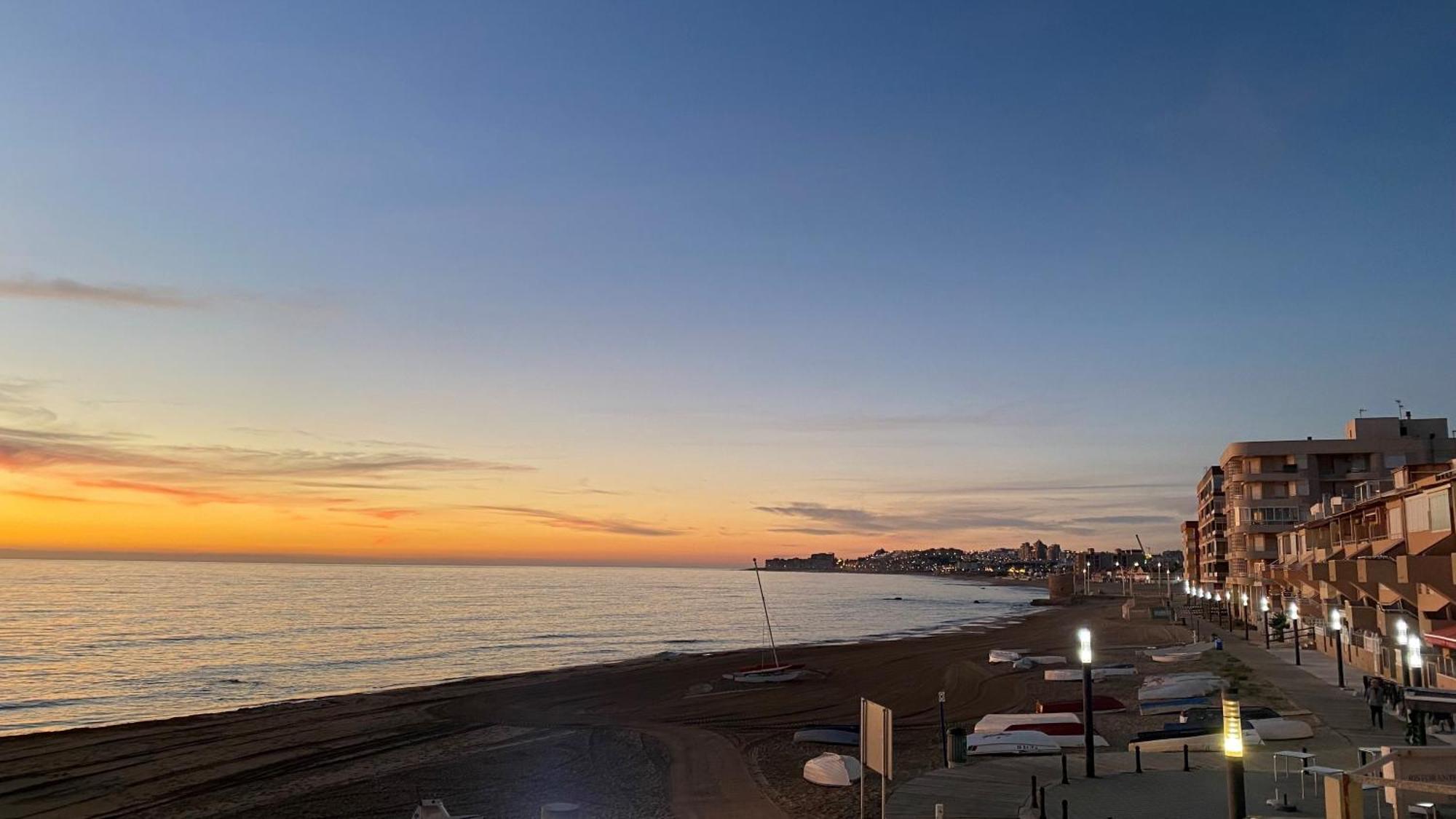 Beachfront Apartment - La Mata تورّيفيِخا المظهر الخارجي الصورة