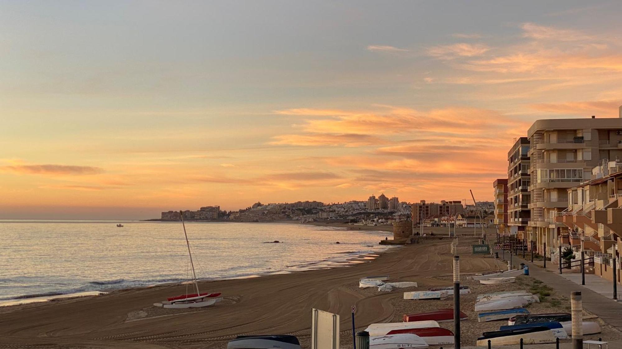 Beachfront Apartment - La Mata تورّيفيِخا المظهر الخارجي الصورة