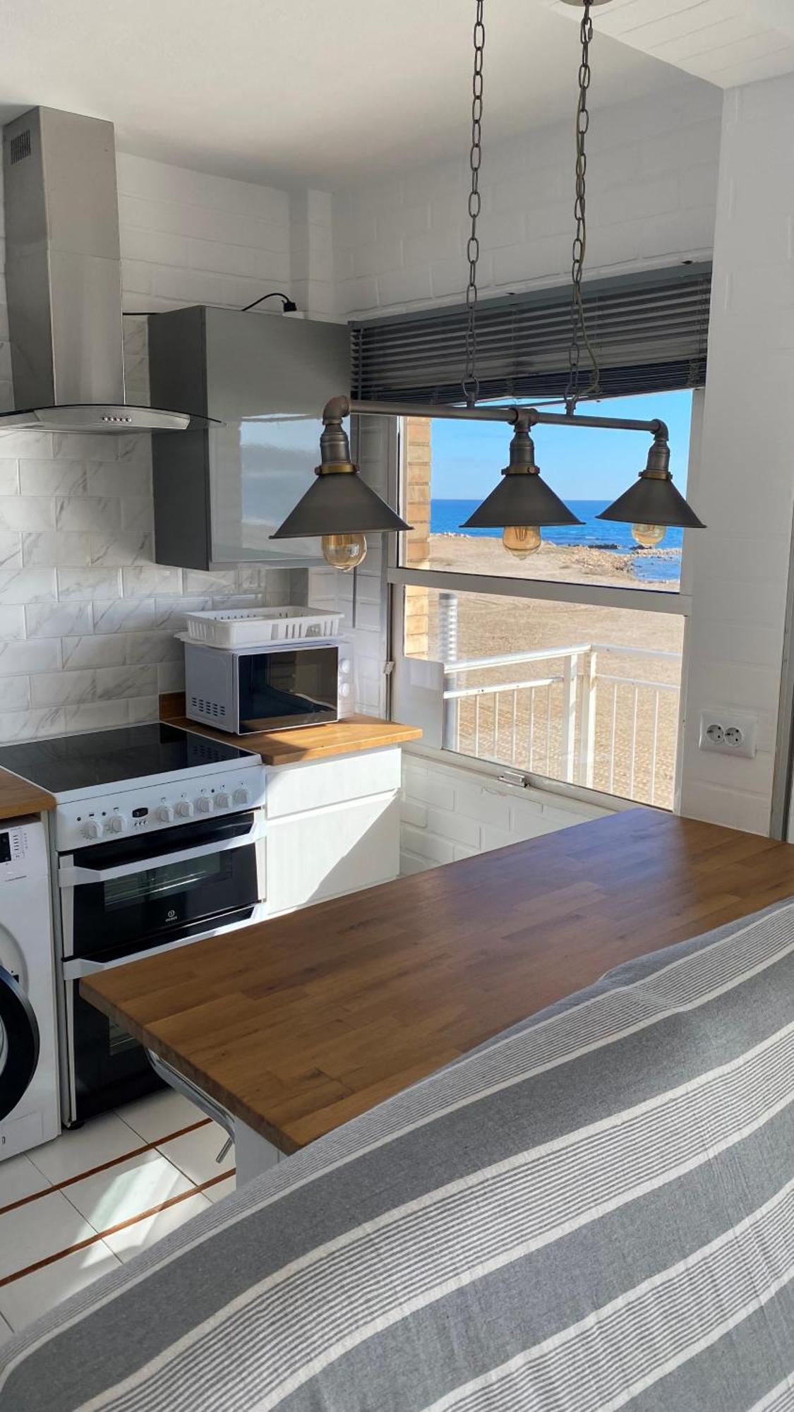Beachfront Apartment - La Mata تورّيفيِخا الغرفة الصورة